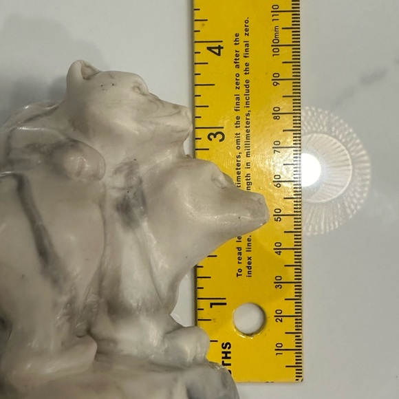 Two White Polar Bear Cubs Carved Pearlite Marblecraft Made in Canada - Picture 8 of 11